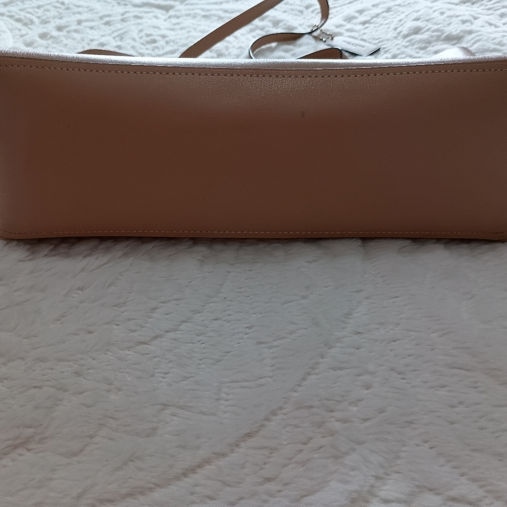 Coach Beige Leather Tote Bag - Picture 6 of 16